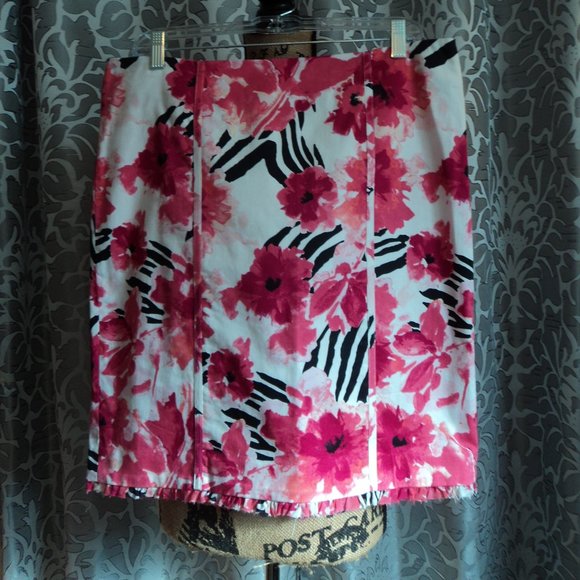 FUN AND TROPICAL LOOKING SKIRT - Picture 2 of 6